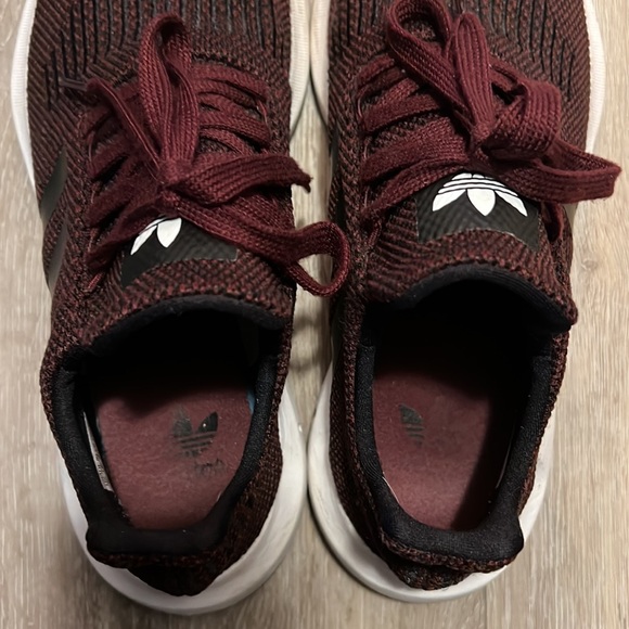 ADIDAS SWIFT RUN - Picture 10 of 10